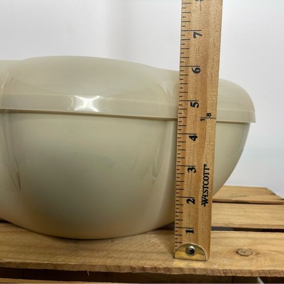 Tupperware chip and dip floral bowl beige 1.5 Gallon - Picture 16 of 16